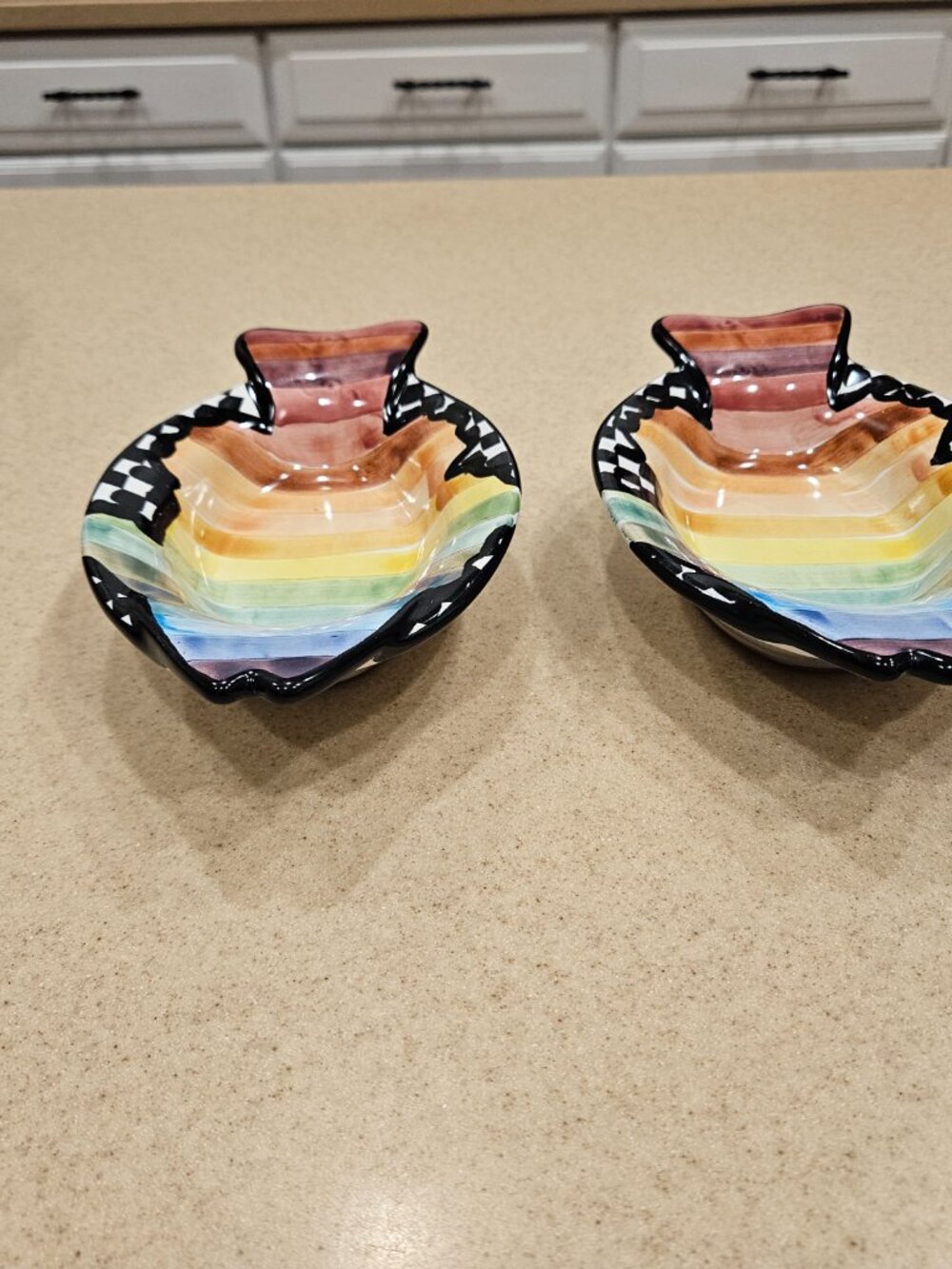 SET 2 MACKENZIE CHILDS RAINBOW FISH DISH CERAMIC DESSERT SALAD ACCENT PLATE BOWL - Picture 6 of 11